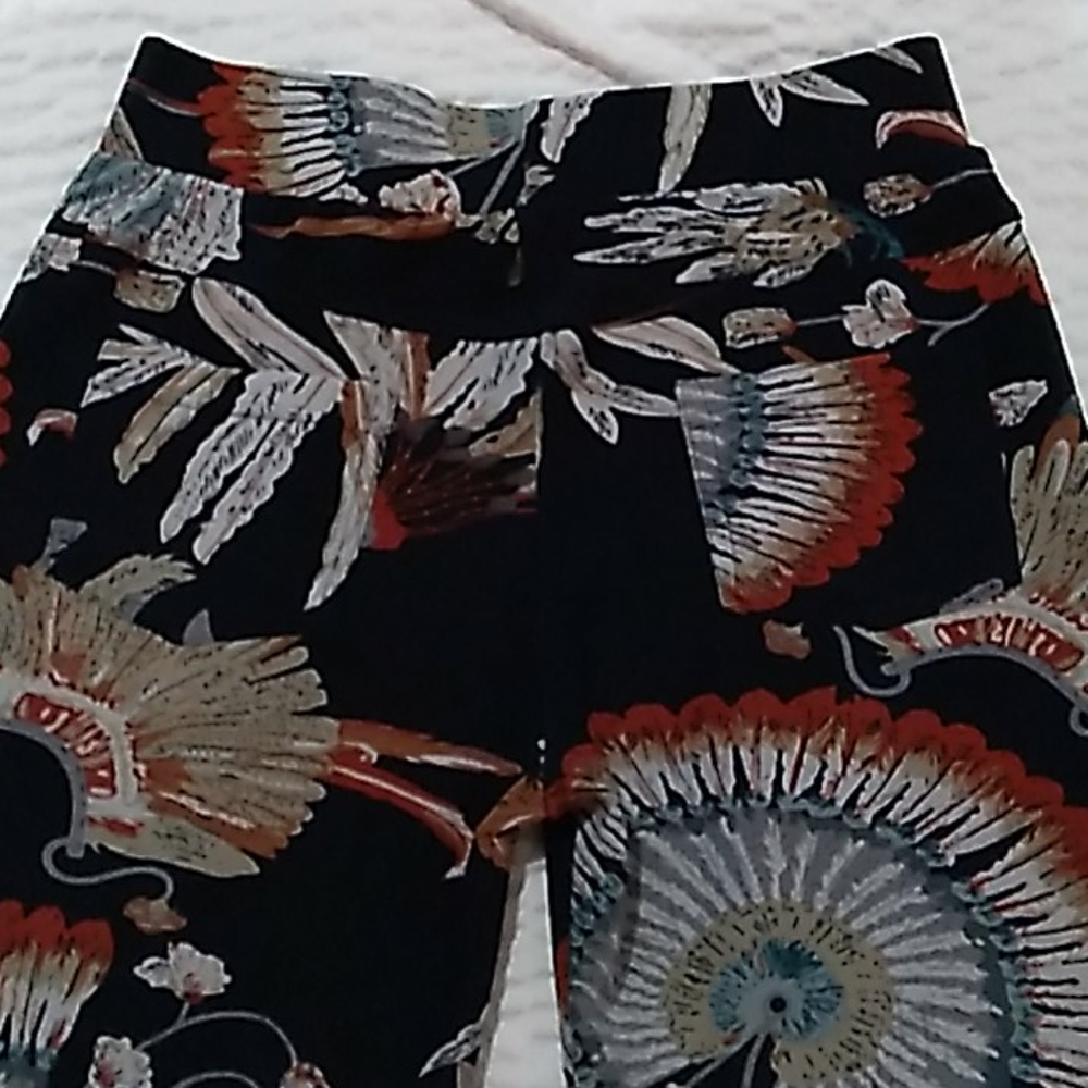 Beautiful print slacks - Picture 2 of 4